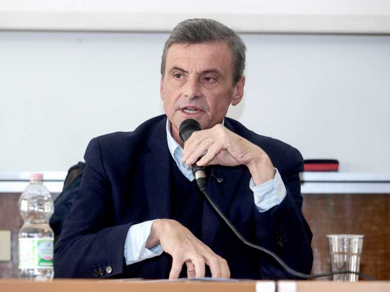 Calenda rilancia la piazza pro Ue e Kyiv. "Il silenzio di Schlein? Sudditanza totale" verso Conte