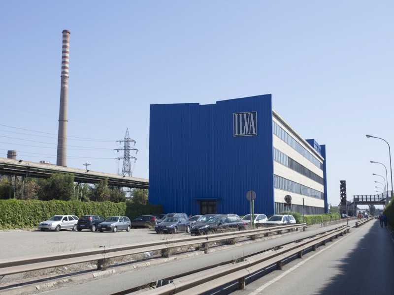 Ilva va a fondo. Ma Urso ripete: “L’abbiamo salvata”