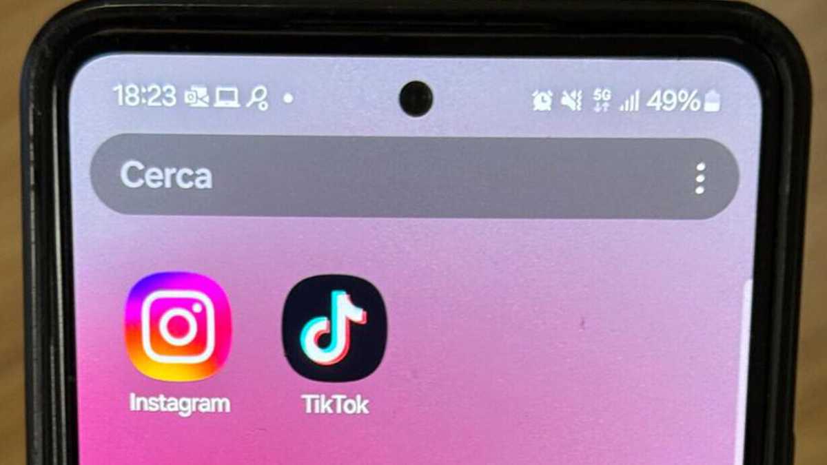 Immagine di Il ministro Valditara ci spiega perché seguire il modello Australia sui social