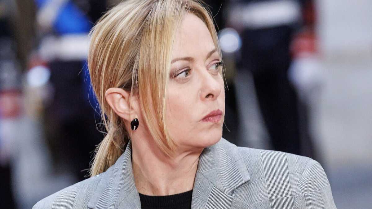 Immagine di La Repubblica e Meloni, la premier "loda" Kryakou l'editore pronto a rilevare il quotidiano. I piani e gli incontri