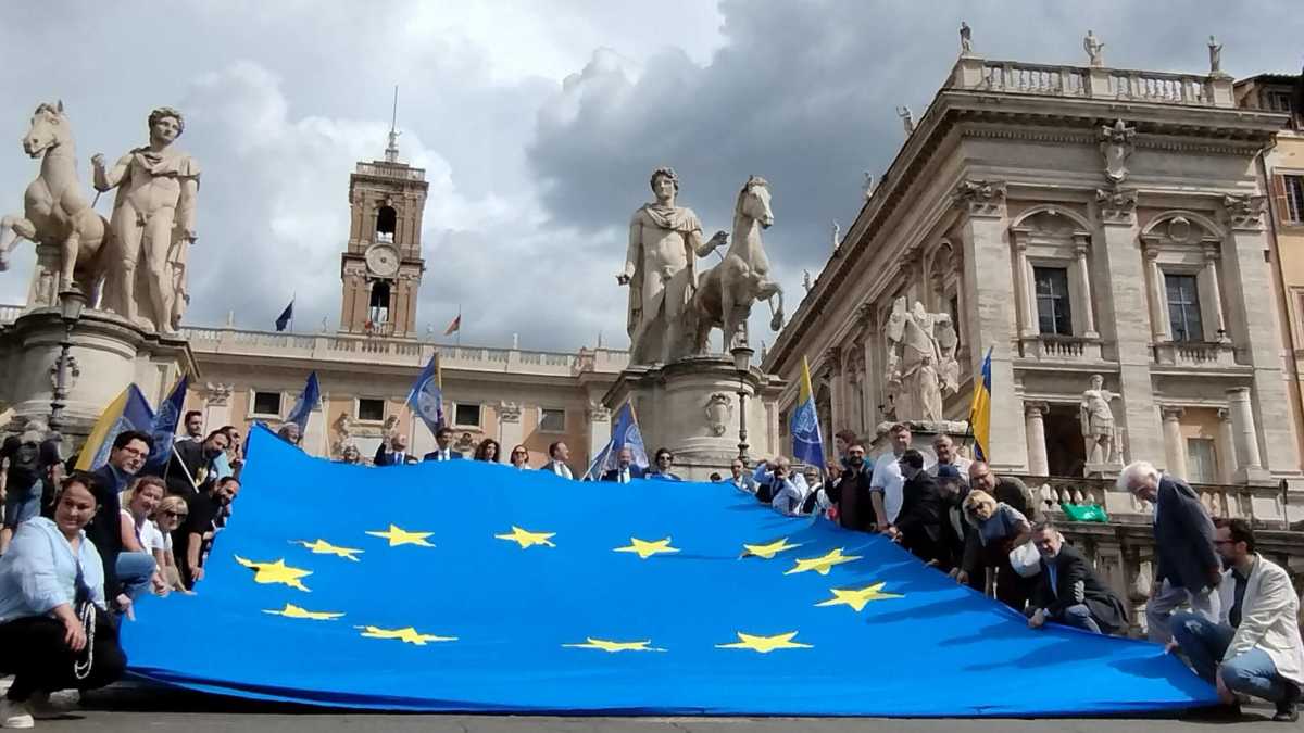 Immagine di L’imbarazzo di Gualtieri sulla manifestazione pro Ue