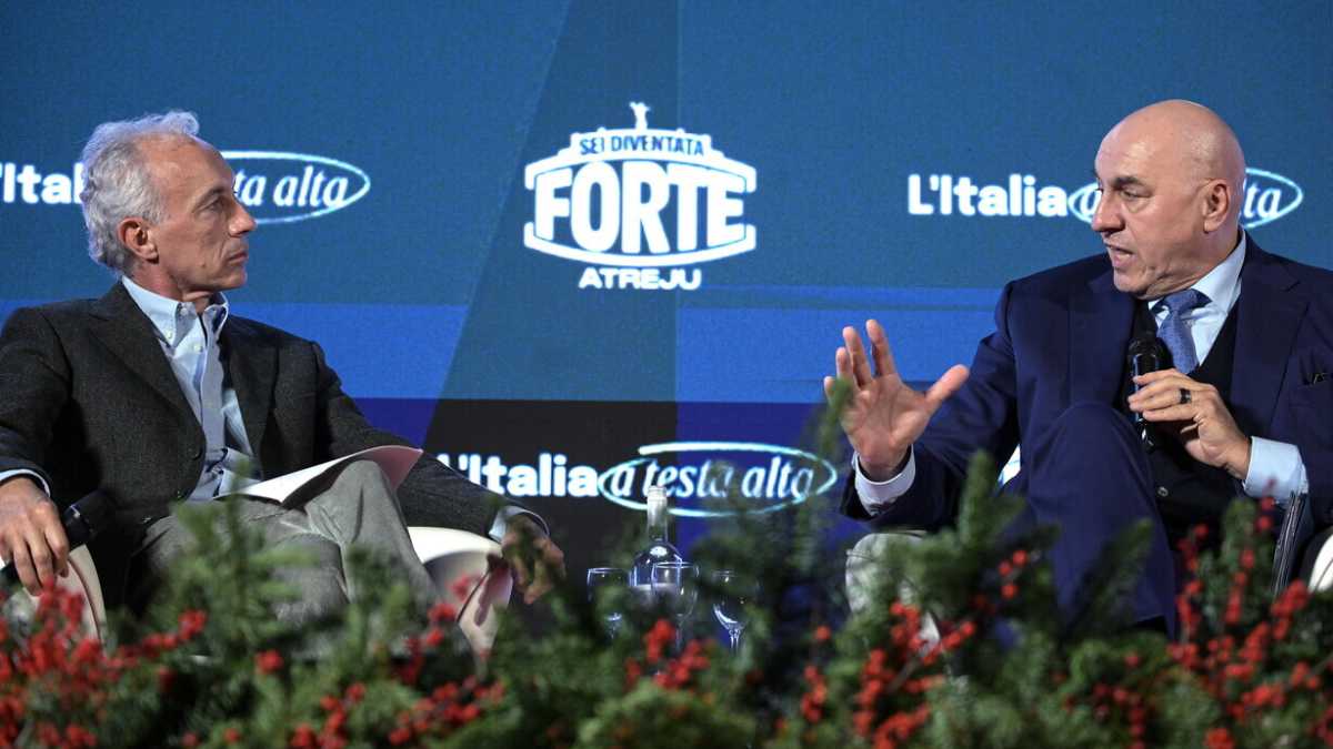 Immagine di Il tentativo disperato di Crosetto di far ragionare Travaglio ad Atreju