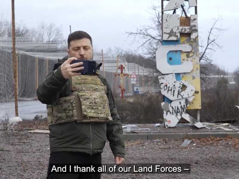 Zelensky ci mette la faccia per smontare la propaganda russa sul campo