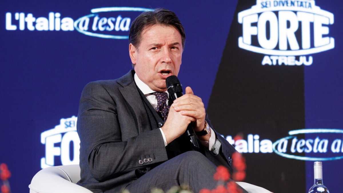 Immagine di Conte prova a conquistare Atreju ma a scaldare è lo show di Renzi. Applausi per Calenda