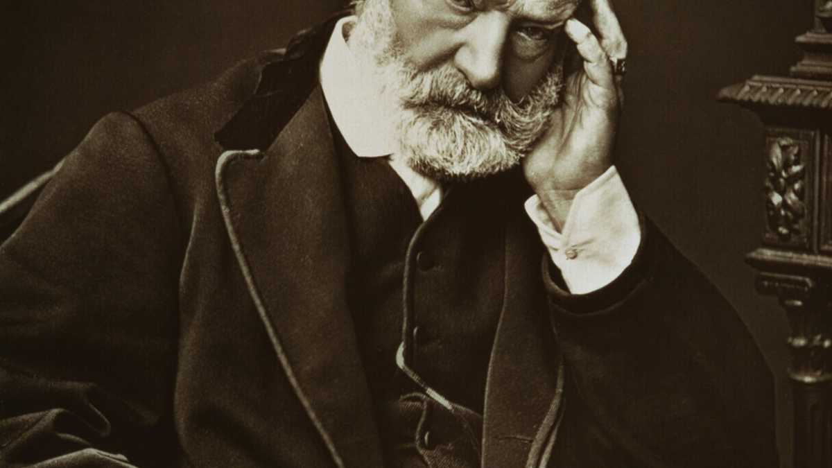 Immagine di Leggere Victor Hugo per capire che il fine della politica non è la felicità