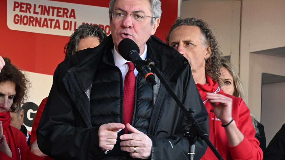 Immagine di Il “costo” Landini. No ai rinnovi contrattuali, scioperi continui: così il segretario svuota le tasche degli iscritti alla Cgil