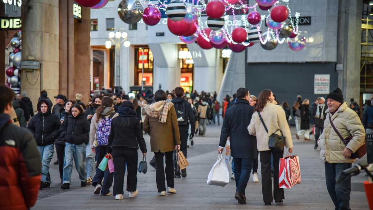 Immagine di Luci e Babbi. Eppure, si resta inquieti. Lettera da una strana fame
