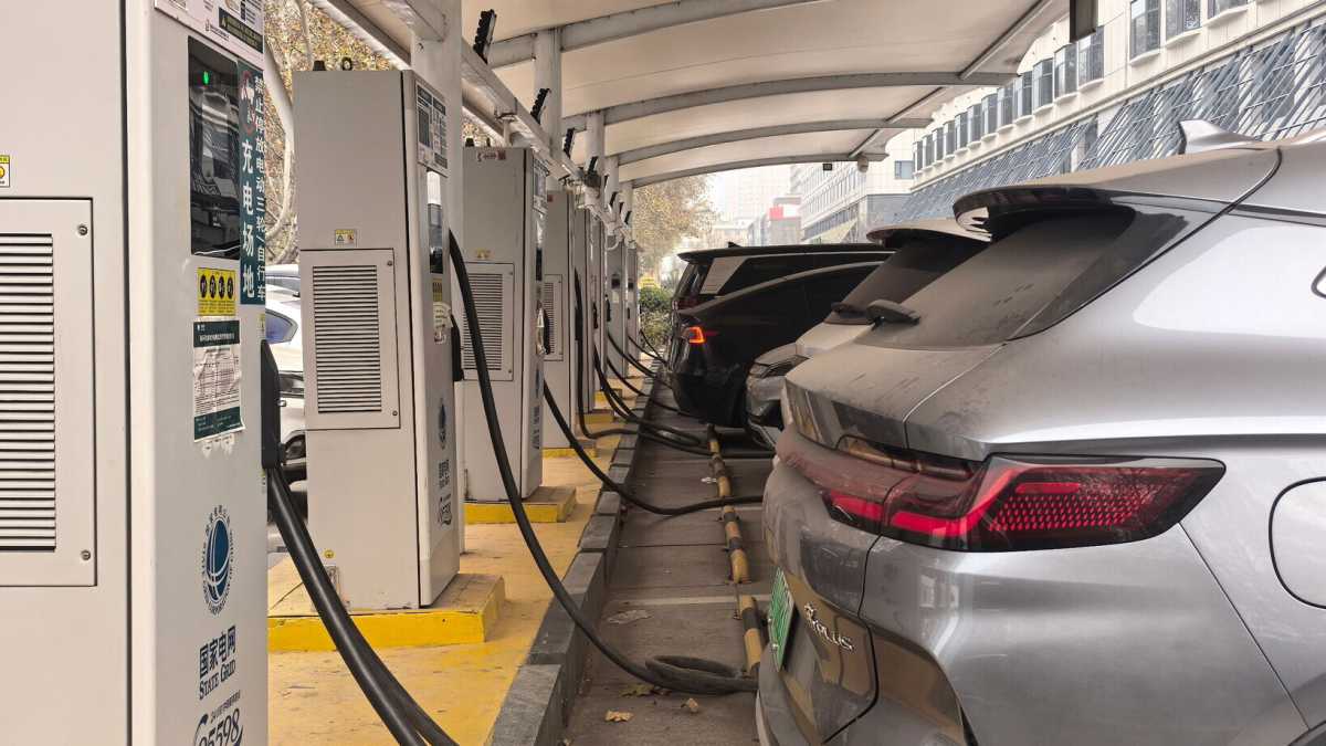 Immagine di Retromarcia sull’auto elettrica. La revisione del bando al 2035 mostra il fallimento di un approccio dirigista
