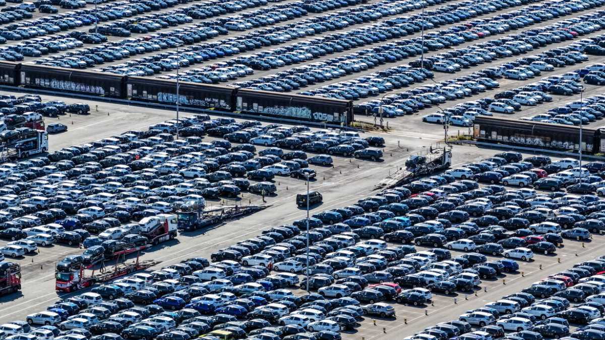 Immagine di Bruxelles rivede lo stop ai motori termici dal 2035. Tutte le novità del pacchetto Ue sull'automotive