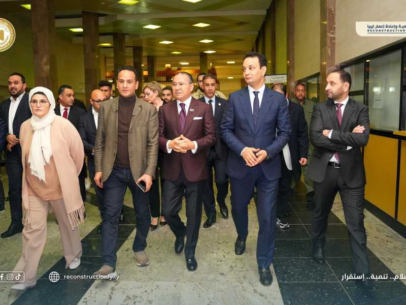 &nbsp;Una foto condivisa sulla pagina Facebook del Fondo per la ricostruzione di Bengasi con Kamel Ghribi al centro e Belqasim Haftar a destra&nbsp;