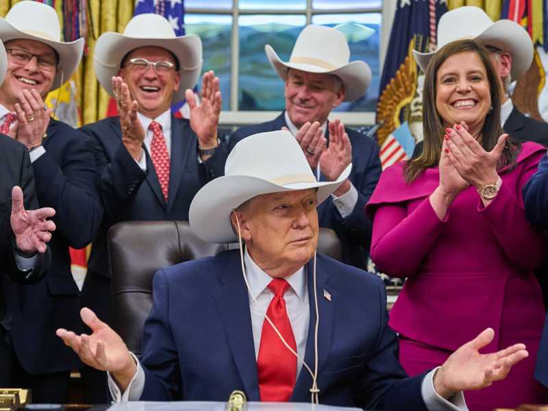 Trump vorrebbe un suo arco di trionfo. Ma non ha nulla per cui trionfare