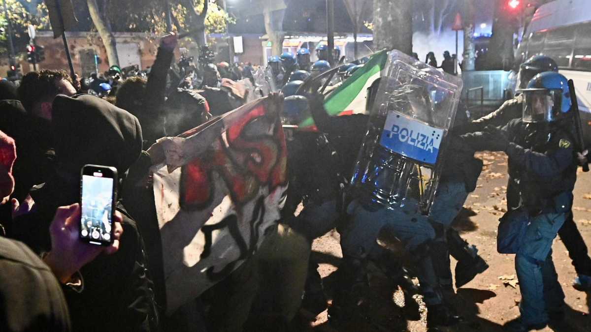 Immagine di Askatasuna sgomberato a Torino. I militanti hanno provato a rientrare: sgomberati dalla polizia