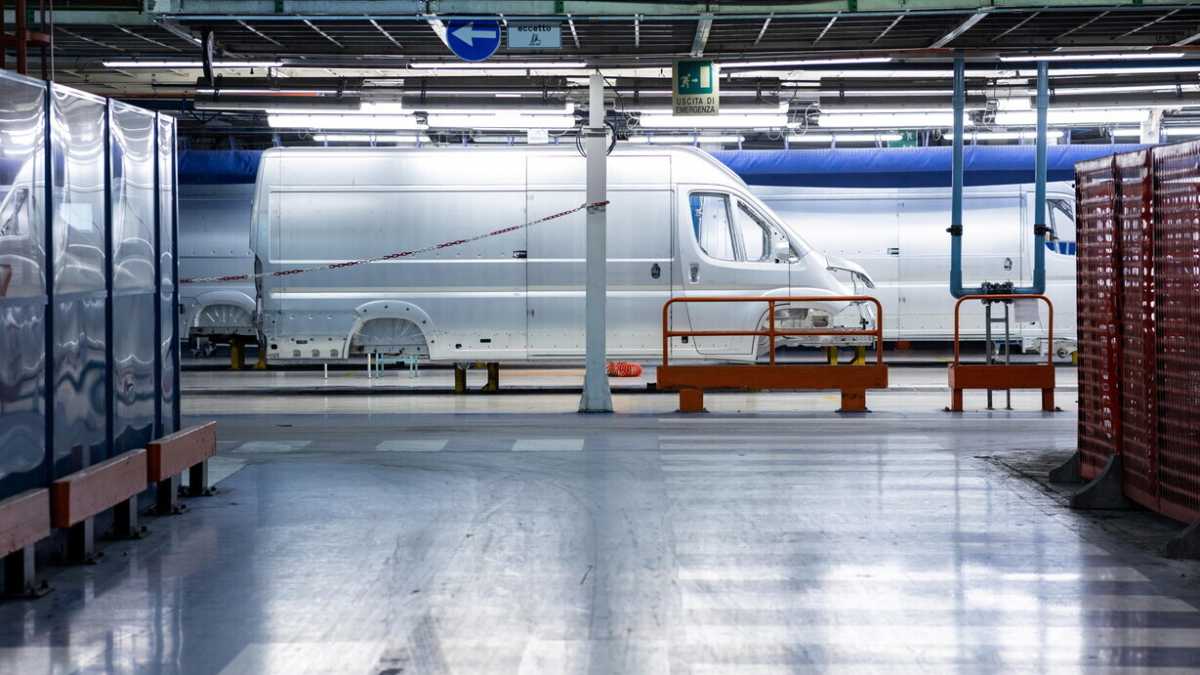 Immagine di Dall’Ue una boccata d’aria per l’automotive, ma molti settori chiudono un brutto 2025