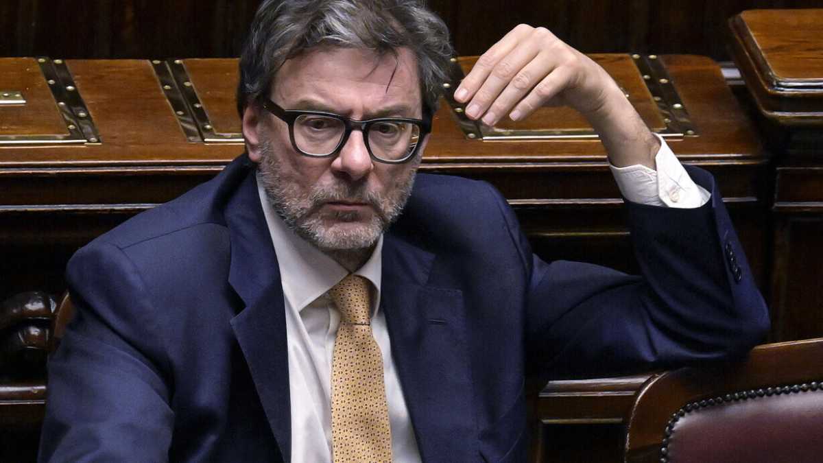 Immagine di La manovra cambia ancora: saltano norme su pensioni e Tfr. Ok per l'oro di Bankitalia