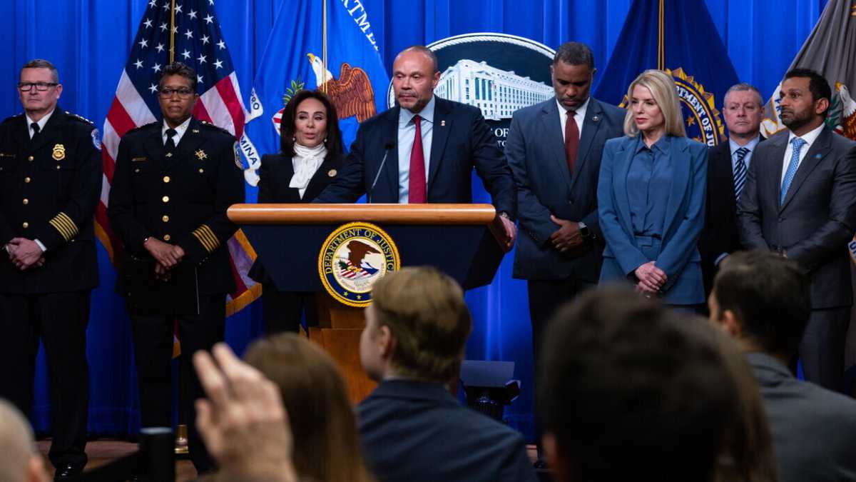 Immagine di Bongino verso l’uscita dall’Fbi, Trump punta su Andrew Bailey
