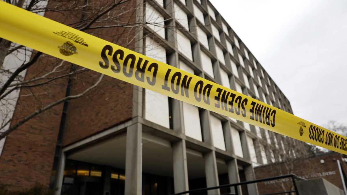 Immagine di L’attentatore della Brown è stato trovato morto. Si chiude la caccia all’uomo tra falle e polemiche