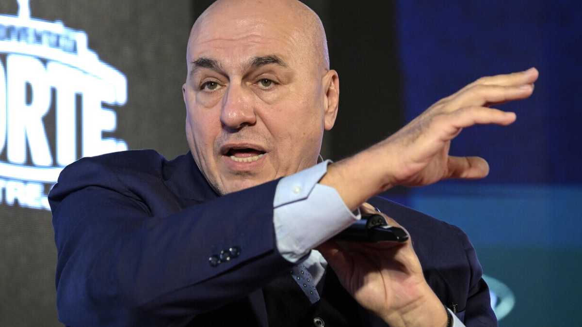 Immagine di Sul tema degli asset russi ci sono dubbi. Sulle armi no. Parla Crosetto