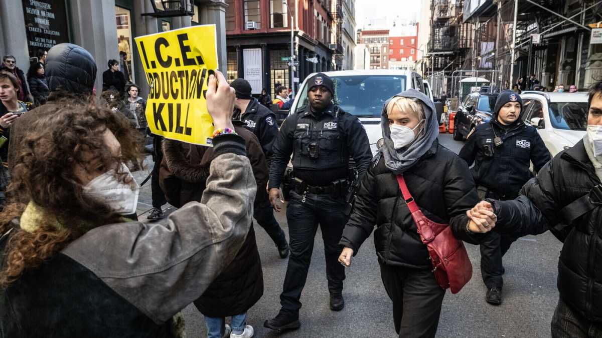 Immagine di La resistenza dei fischietti, che avvisano in caso di retate dell’Ice