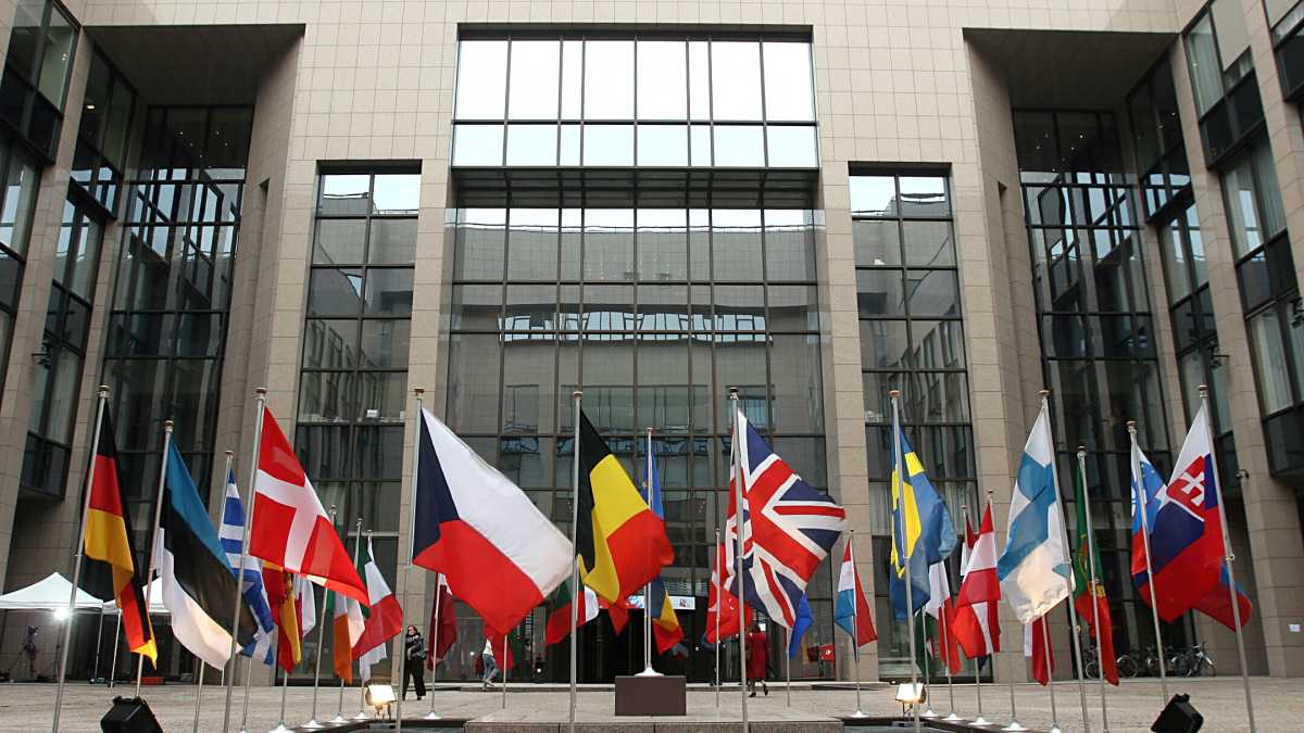 Immagine di Le regole “stupide” che hanno fatto l’Europa intelligente
