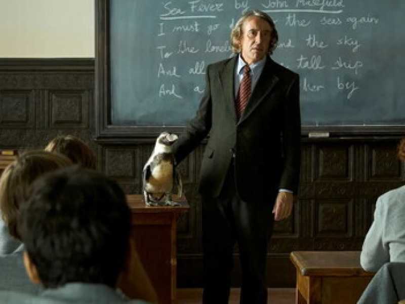  Una scena di Il professore e il pinguino, film di Peter Cattaneo<br />