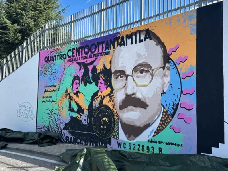 Il 16 settembre scorso il sindaco dell’Aquila, Pierluigi Biondi, ha inaugurato un murale dedicato a Magnotta (foto Comune dell’Aquila) <br />