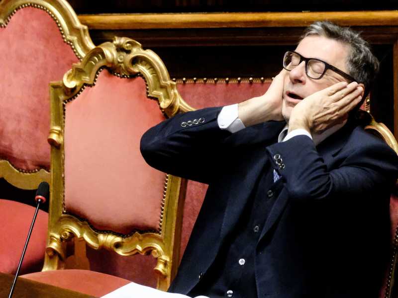 Manovra con scossone. Romeo: "FdI non rompa i c...". Giorgetti, assediato da Salvini, blinda i vertici del Mef