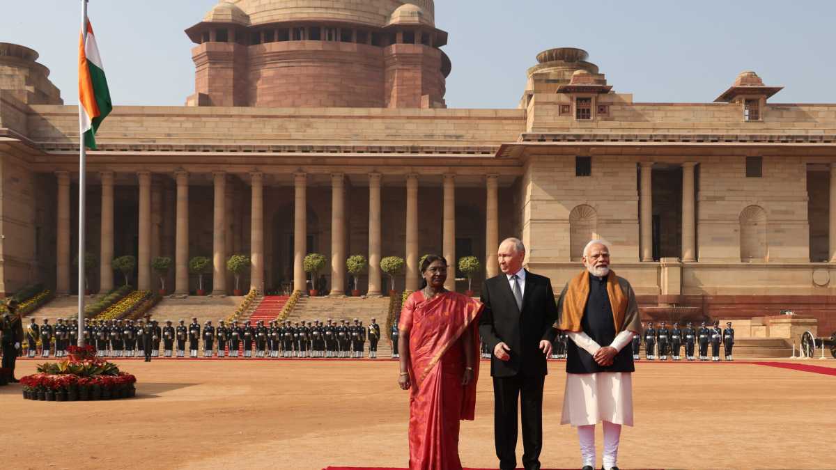 Immagine di Modi e Putin firmano un accordo per spedire 70 mila lavoratori indiani in Russia. Alcuni finiscono in trincea