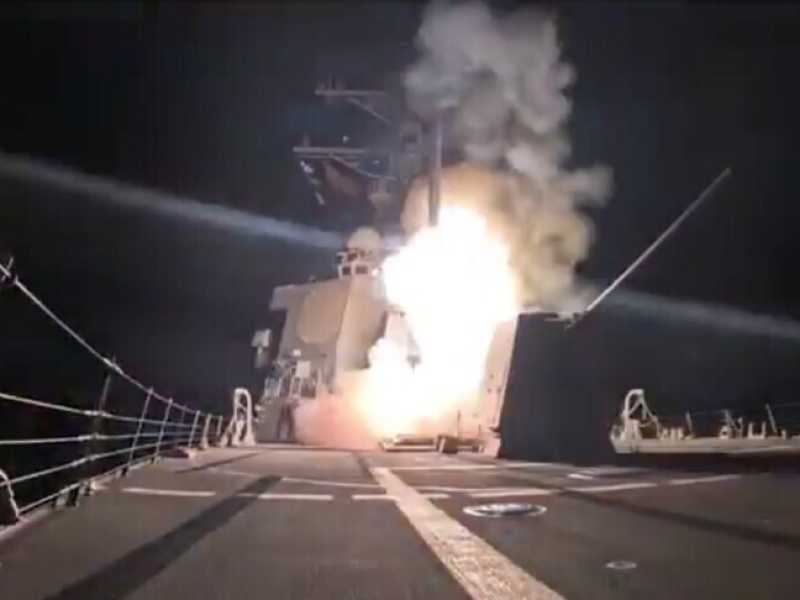  Un momento dell'attacco americano in Nigeria con il lancio di un missile Tomahawk 