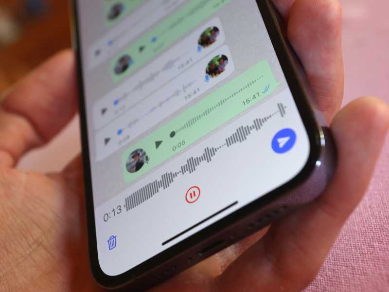 Chi parla e chi ascolta. Whatsapp, la guerra dei vocali e la più interessante statistica dell’anno