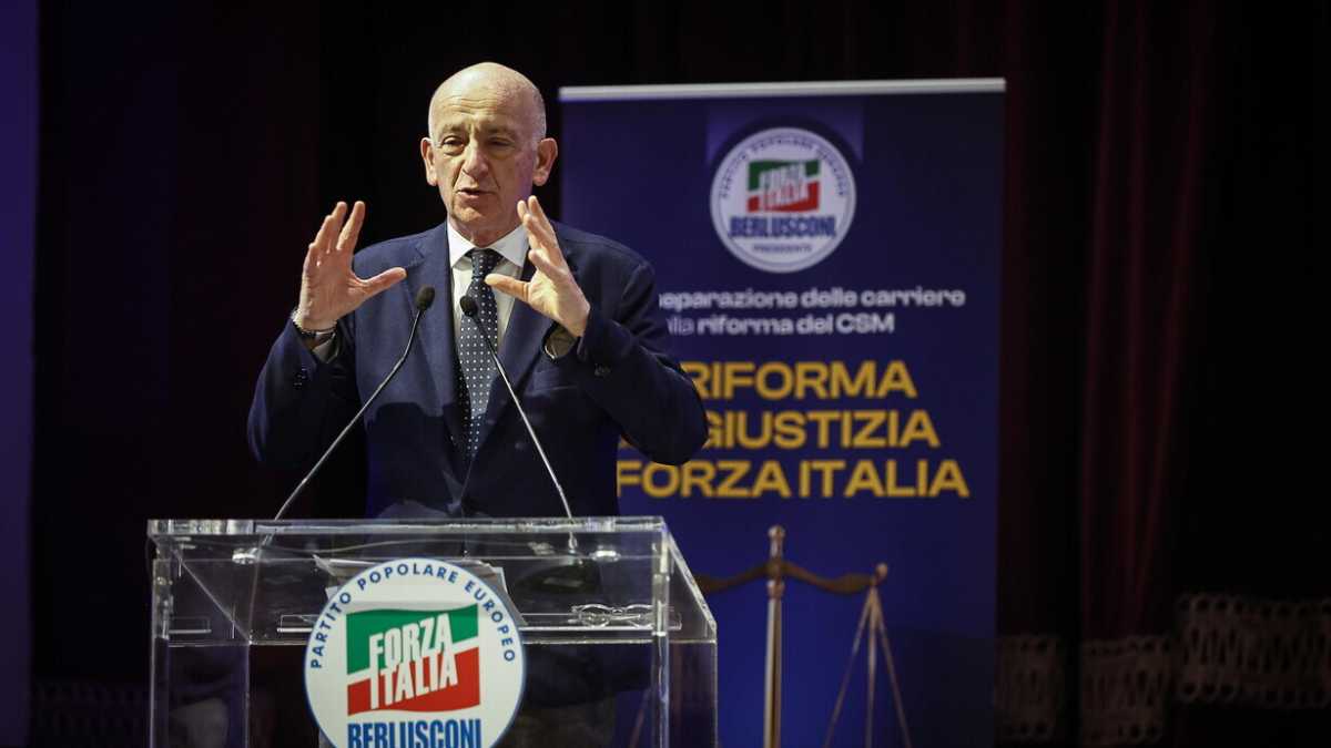 Immagine di Parla il viceministro Sisto (FI): “Il referendum sulla giustizia a inizio marzo rispetta la legge. Il Cdm ha tempo per l’indizione”