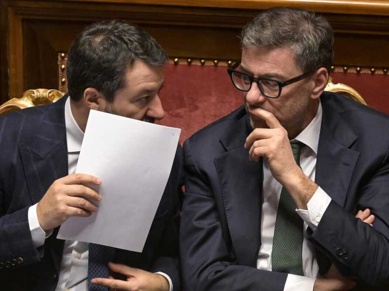 La manovra amara di Salvini, che si rifugia negli ordini del giorno. E in Campania perde pezzi (verso FI)