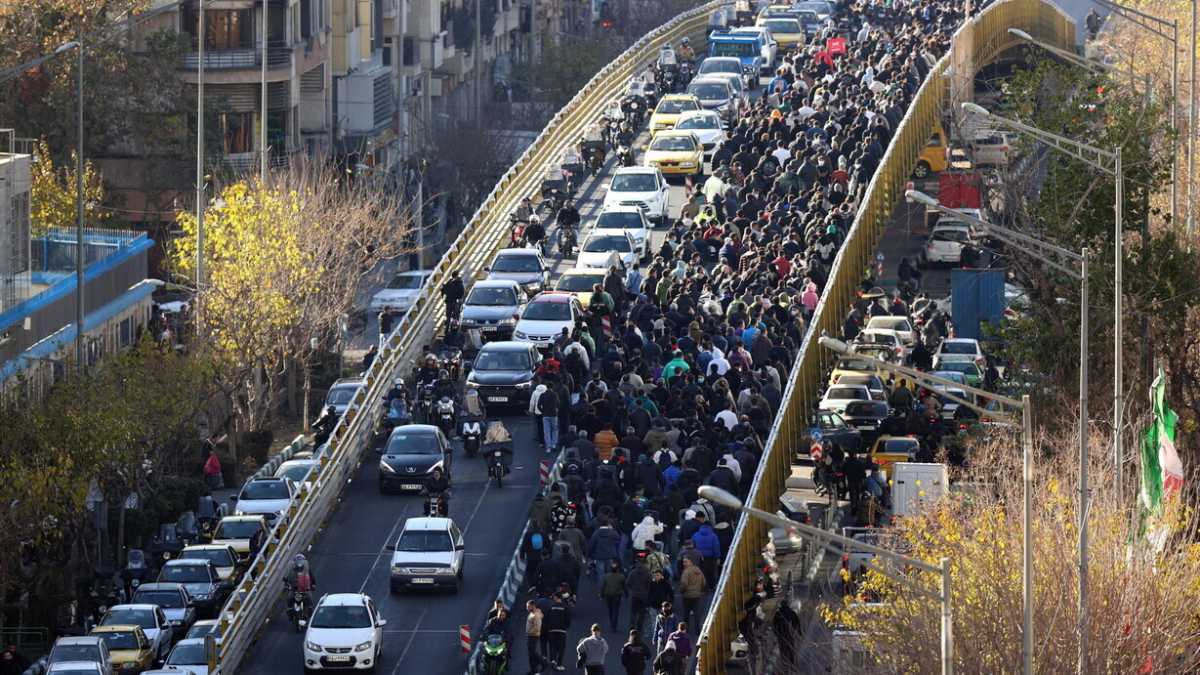 Immagine di Le proteste dei bazar e le scelte dell’Iran che hanno bruciato il rial
