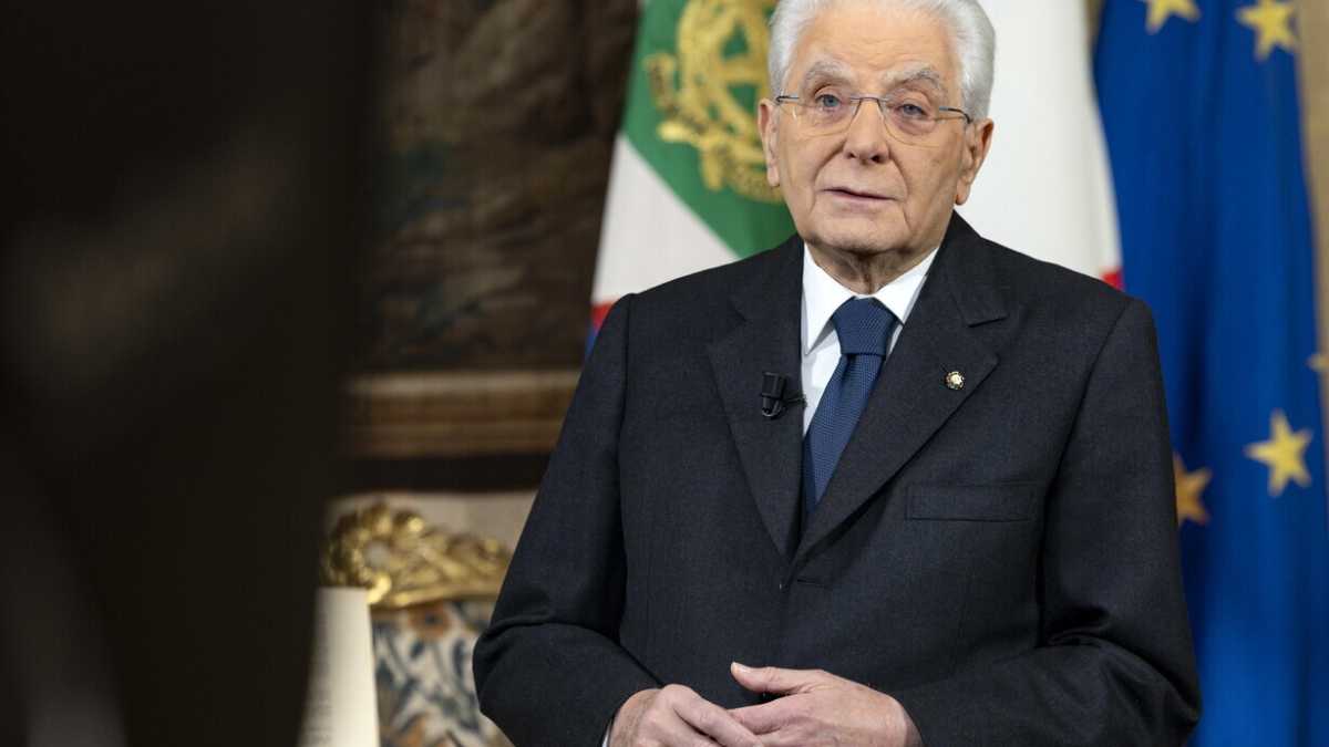 Immagine di Il pacifismo corazzato di Sergio Mattarella