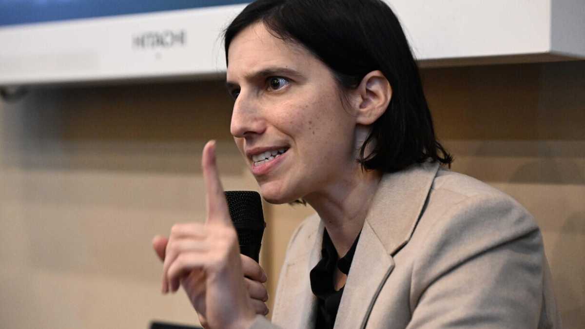Immagine di Schlein cambia strategia: tv ed economia per vincere il referendum contro Meloni