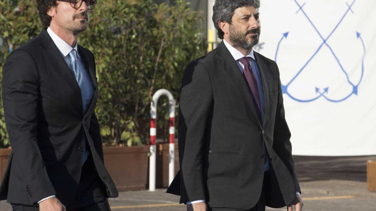 Immagine di Toninelli mindfulness: “Fico è una foglia. In Campania comanda ancora De Luca”