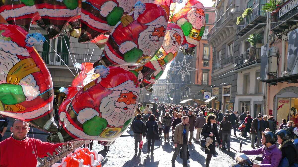 Immagine di Guappo Natal. Catalogo del cafonal di fine anno