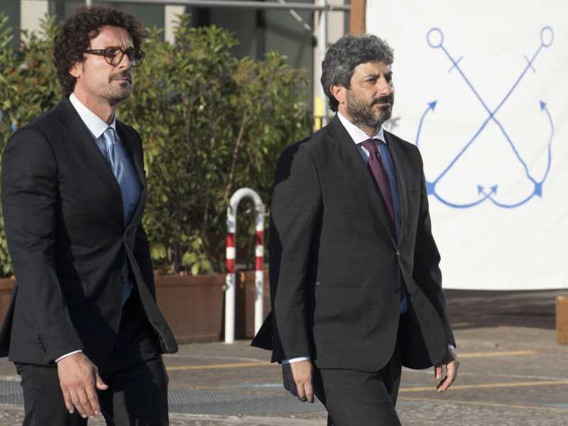 Toninelli mindfulness: “Fico è una foglia. In Campania comanda ancora De Luca”