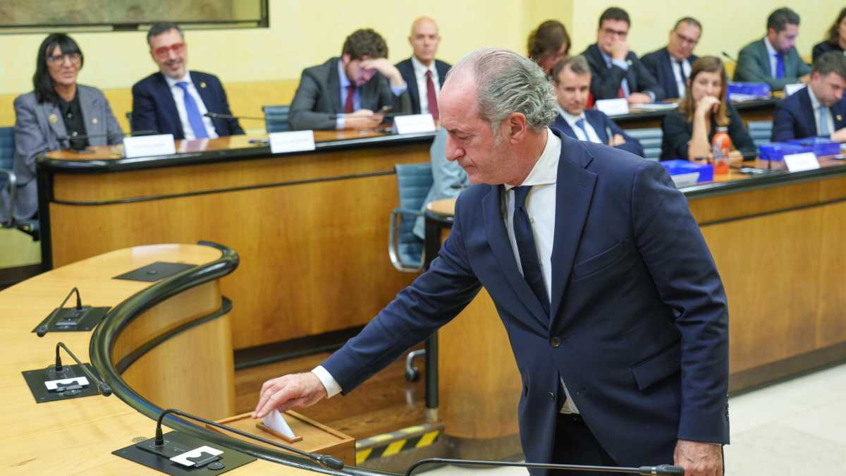 Immagine di La Lega tace sul manifesto di Zaia. Vannacci: “Non è il mio benchmark”