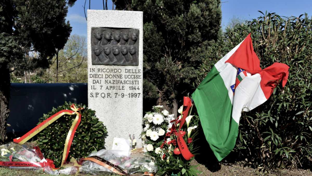 Immagine di Il cinismo dei burloni, viaggio tra i grandi bluff. Tra le bufale c’è persino una strage