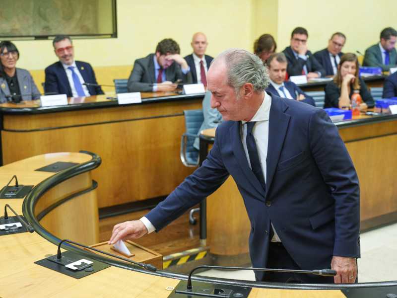 La Lega tace sul manifesto di Zaia. Vannacci: “Non è il mio benchmark”