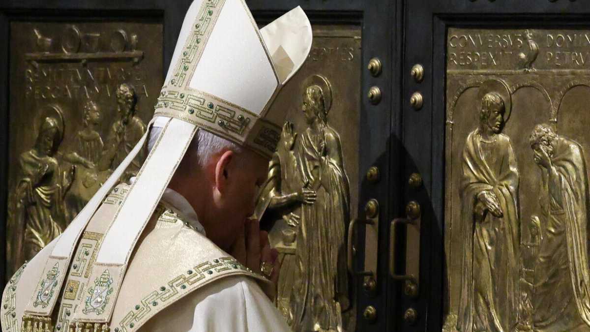 Immagine di Papa Leone XIV ha chiuso la Porta santa. Il Giubileo 2025 è terminato