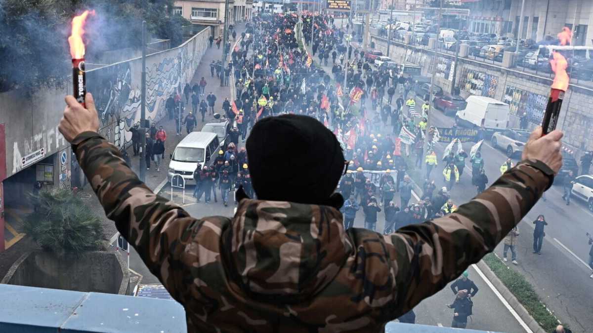 Immagine di L’anno della fine di Ilva. L’agonia del più grande siderurgico d’Europa è il vero disastro del governo Meloni