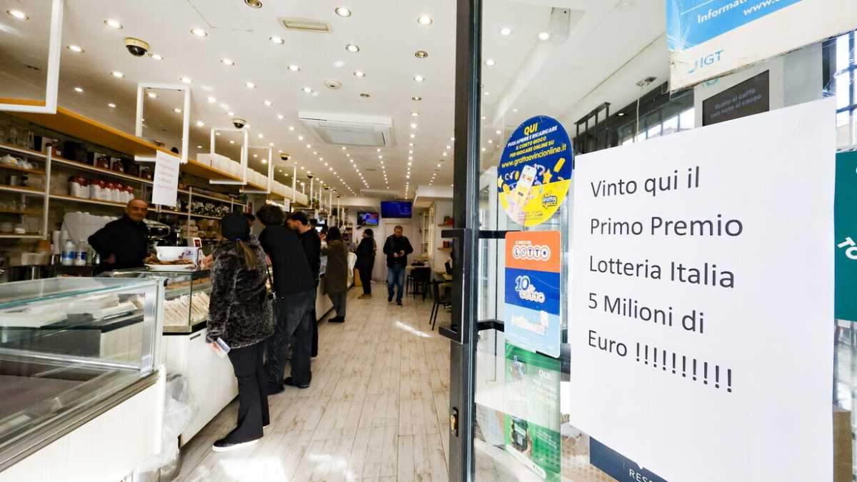 Immagine di Su internet cerchiamo tutto tranne il colpo di scena, cioè il biglietto vincente della Lotteria Italia