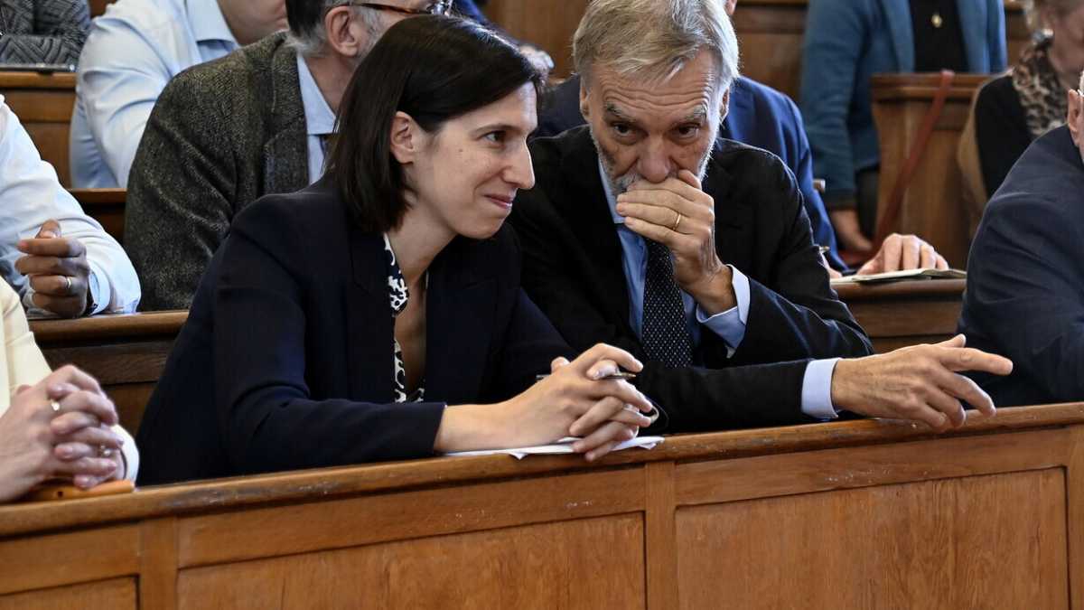 Immagine di Il vocabolario divide il Pd: per Schlein l'antisemitismo è diverso da quello di Delrio