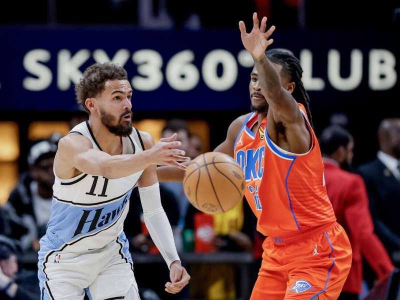 Trae Young con la canotta numero 11 degli Atlanta Hawks (foto Epa, via Ansa) <br />