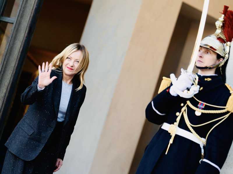 Meloni e il caos: i dubbi sull'ingresso dell'Ucraina nella Ue. Il pericolo infiltrazioni filorusse. Tajani in Groenlandia