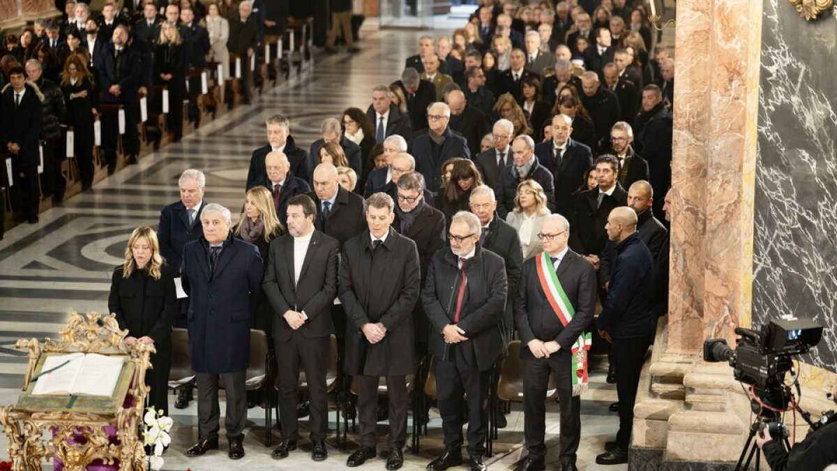 Immagine di Meloni, i ministri e le opposizioni a Roma per la messa in memoria della strage di Crans-Montana