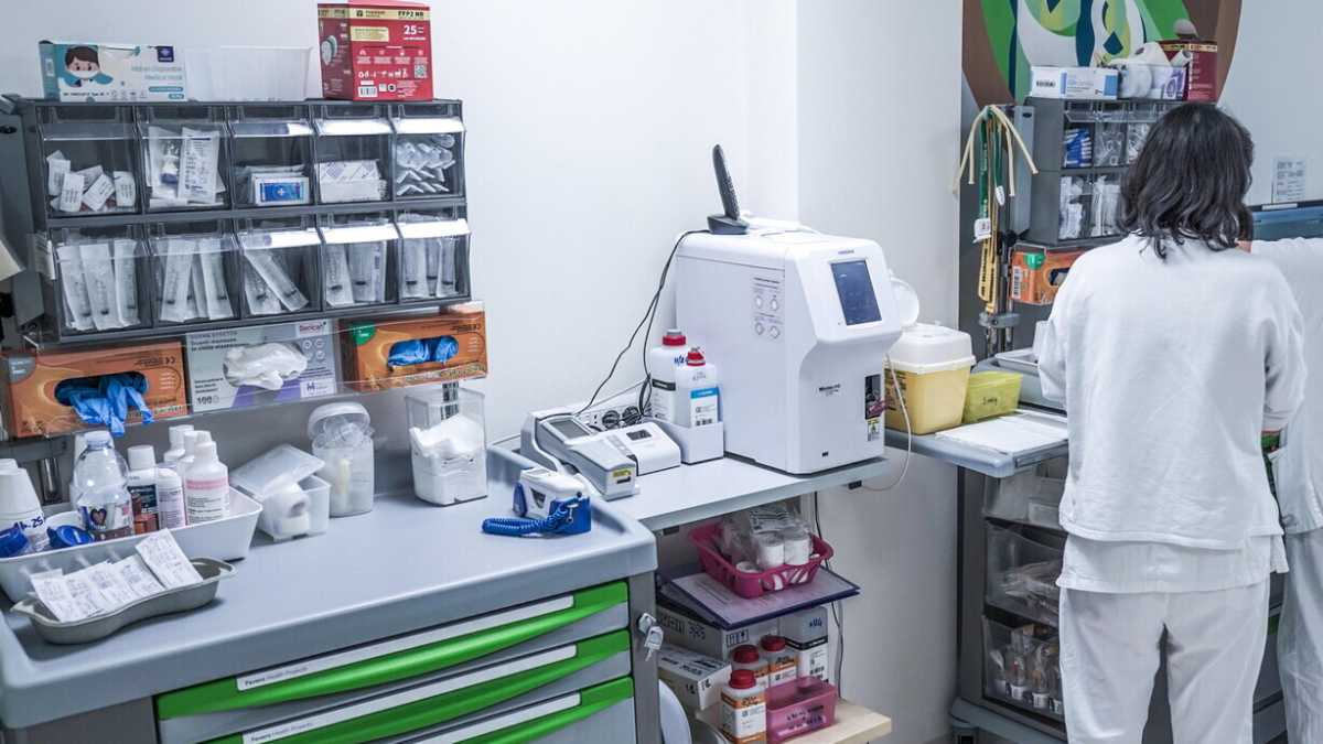 Immagine di Una svista nel Milleproroghe vieta ai medici di 72 anni di lavorare in ospedale