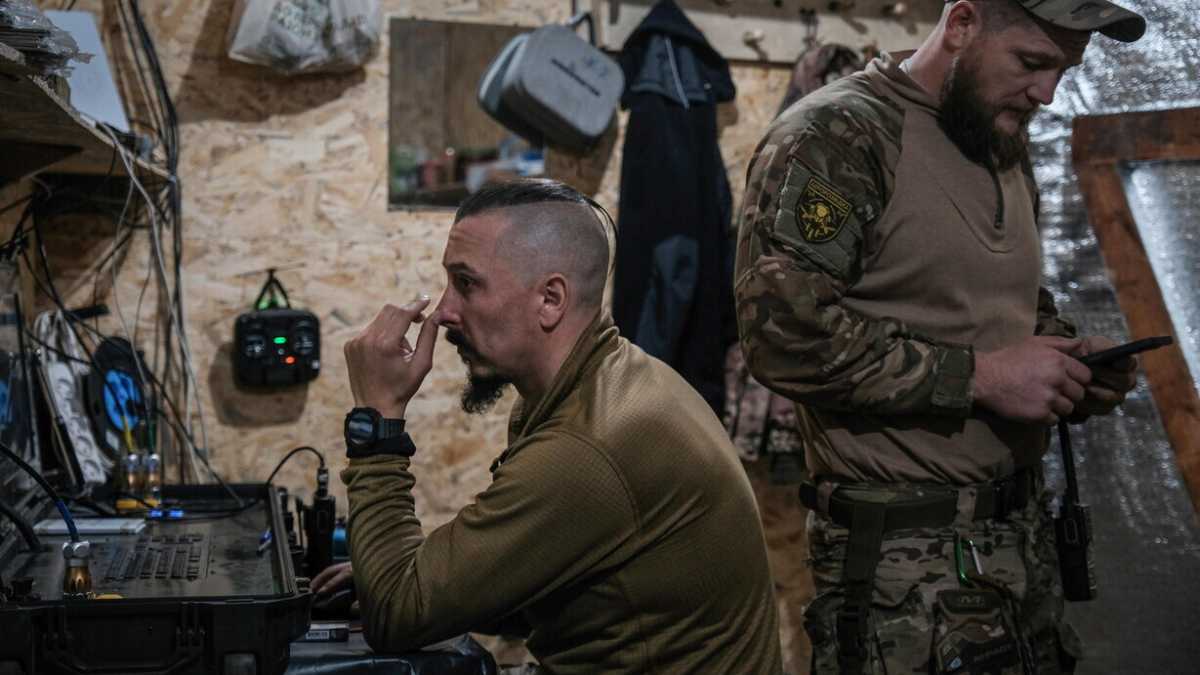 Immagine di Putin ha già annunciato la caduta di Pokrovsk, ma gli ucraini resistono. I soldati ci raccontano come