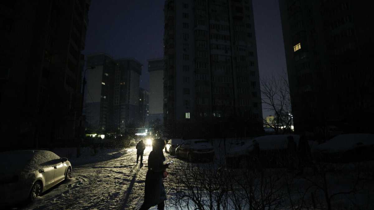 Immagine di Kyiv rimane senza luce, riscaldamento e acqua. La risposta russa alla trattativa per la pace